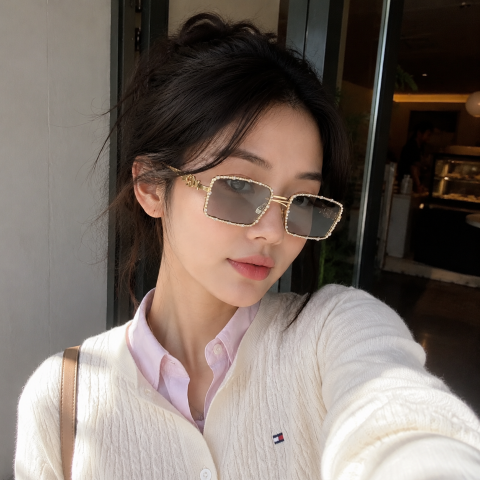 구찌 사각 선글라스 $399.97Nordstrom Rack 디자이너 선글라스 최대 80% 할인