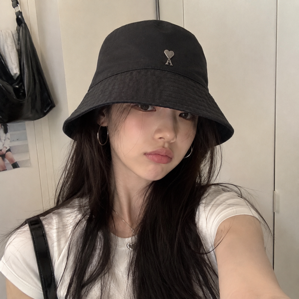크로셰 패치 티셔츠 $189Ami Paris 의류 및 액세서리 최대 75% 할인 ❣️