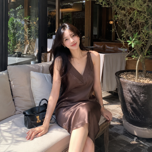 미니멀 레더 샌들 $81.09COS 미드 이어 세일 최대 70%  + 추가 15% 할인