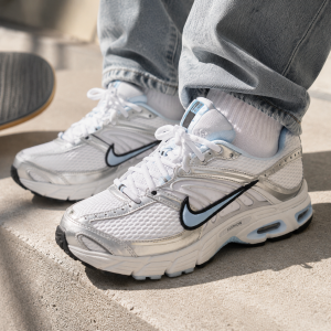 Nike 에어맥스 모토 2K 스니커즈 $94.50