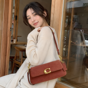 태비 퀼팅 숄더백 26 $345