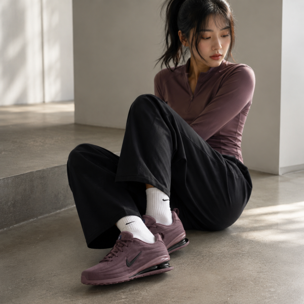Nike 샥스 Z 운동화, 타투 블랙 컬러