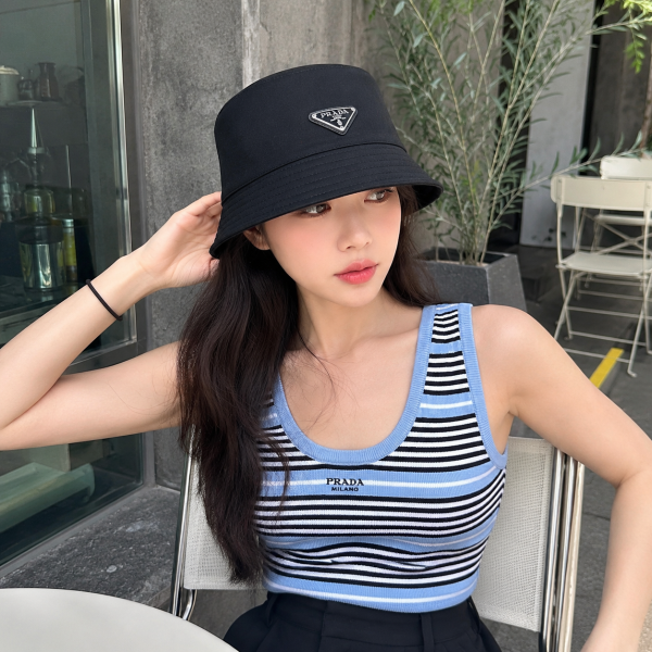 슬립온 샌들 $565.25Prada 패션 세일 최대 73% 할인 🖤