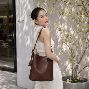 블리커 소가죽 버킷백 21 $177
