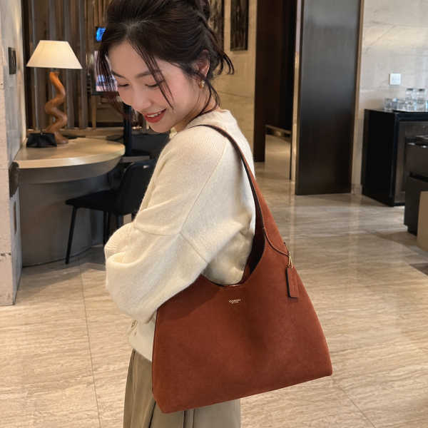 Coach 브루클린 28 레더 숄더백