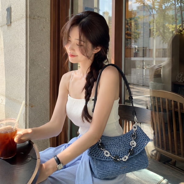 캣아이 프레임 선글라스 $322.15Loewe 세일 최대 60% + 추가 10% 할인 🤎
