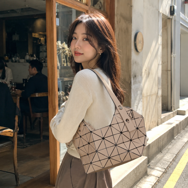 최저 $163부터!Issey Miyake 바오바오 핸드백 최대 56% 할인 👛
