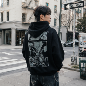 애로우 티셔츠 $242