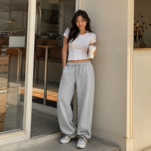 비캄 브이넥 탱크탑 $39
