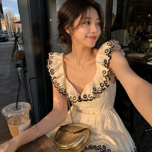 버버리 레더 뮬 $595 ✨