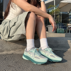 1000 운동화 $69.99 👟