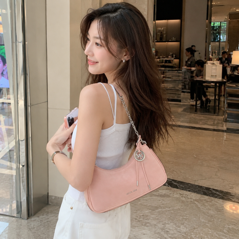 스웨이드 웨지 샌들 $65.40 👜Michael Kors 미드이어 세일 최대 70% + 추가 40% 할인