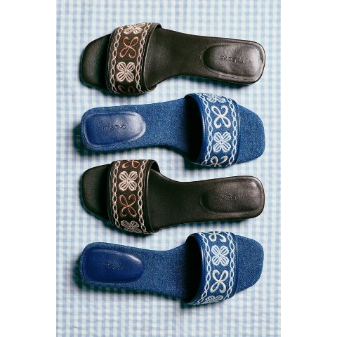 ModubaMaeve 자수 로고 슬라이드 샌들
