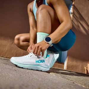 HOKA 클리프톤 10 $123.99 특가
